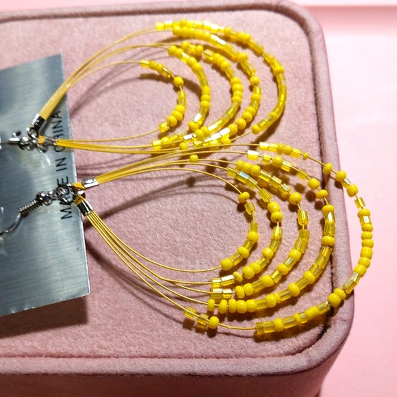 🎯.🎯Yellow Beaded Earrings Dangling French Wires 3" NWT - Picture 2 of 5